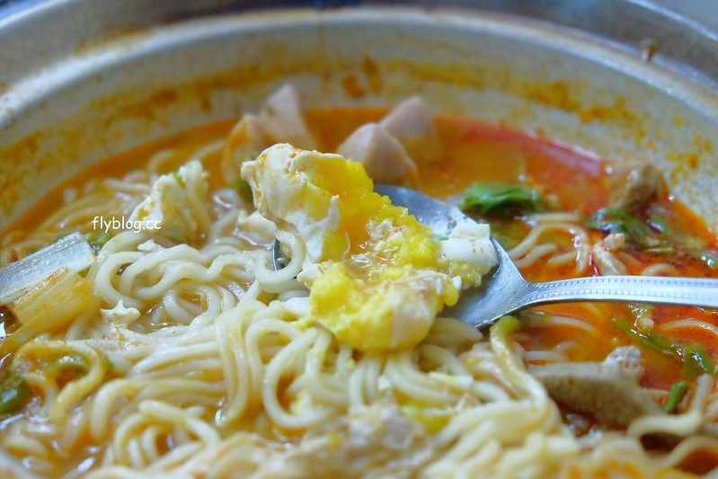台中北區｜家味小館．會翻滾的酸辣麵，永興街美食推薦，鄰近中國醫大學 @飛天璇的口袋