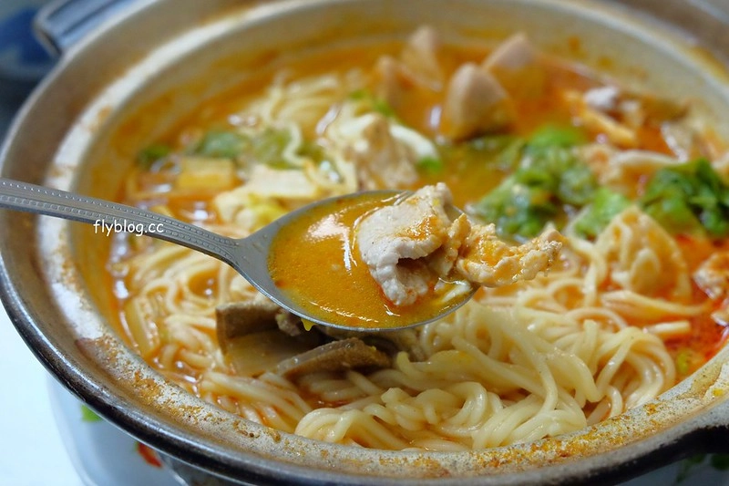 台中北區｜家味小館．會翻滾的酸辣麵，永興街美食推薦，鄰近中國醫大學 @飛天璇的口袋