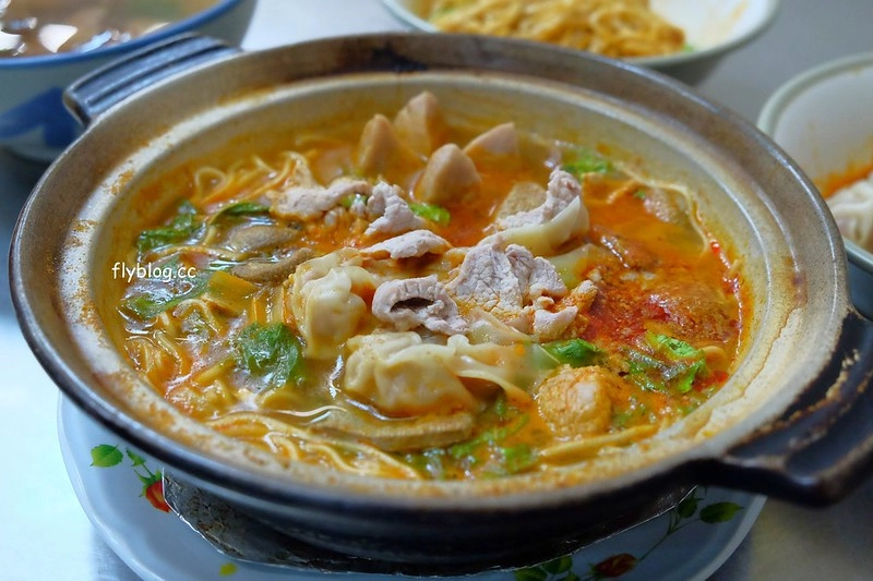 台中北區｜家味小館．會翻滾的酸辣麵，永興街美食推薦，鄰近中國醫大學 @飛天璇的口袋