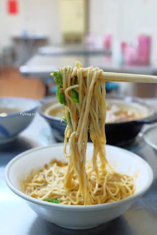 台中北區｜家味小館．會翻滾的酸辣麵，永興街美食推薦，鄰近中國醫大學 @飛天璇的口袋