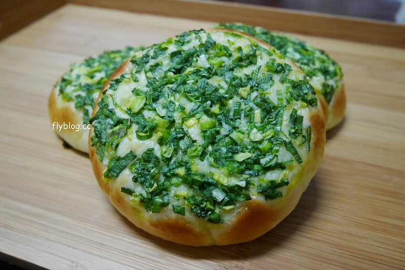 角食輕旅行｜(已搬至草屯並改名田間小路五十一號麵包研究所)：山琳集團的製品示範店，使用鳥越製粉和星野天然酵母種，蔥麵包使用添加鵝油特殊做法 @飛天璇的口袋