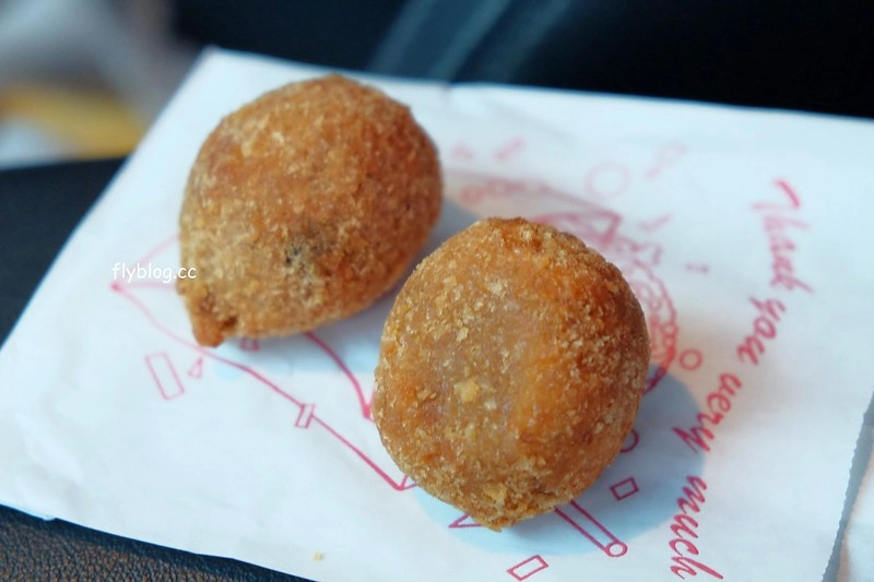 忠勇路現炸湯翅┃台中南屯：南屯人隱藏版的下午茶，傍晚時分開始出現排隊人潮，鄰近嶺東科技大學和黃昏市場 @飛天璇的口袋