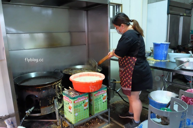 忠勇路現炸湯翅┃台中南屯：南屯人隱藏版的下午茶，傍晚時分開始出現排隊人潮，鄰近嶺東科技大學和黃昏市場 @飛天璇的口袋