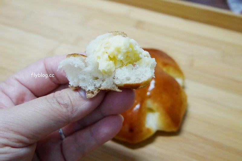 角食輕旅行｜(已搬至草屯並改名田間小路五十一號麵包研究所)：山琳集團的製品示範店，使用鳥越製粉和星野天然酵母種，蔥麵包使用添加鵝油特殊做法 @飛天璇的口袋