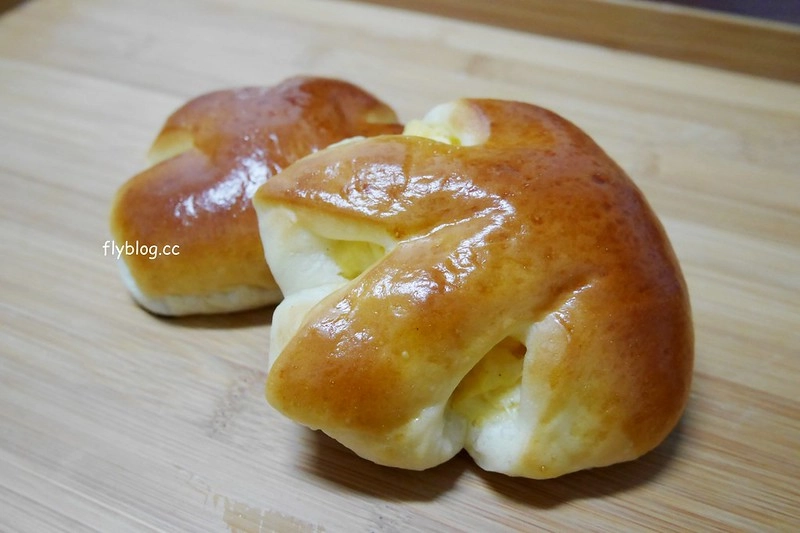 角食輕旅行｜(已搬至草屯並改名田間小路五十一號麵包研究所)：山琳集團的製品示範店，使用鳥越製粉和星野天然酵母種，蔥麵包使用添加鵝油特殊做法 @飛天璇的口袋
