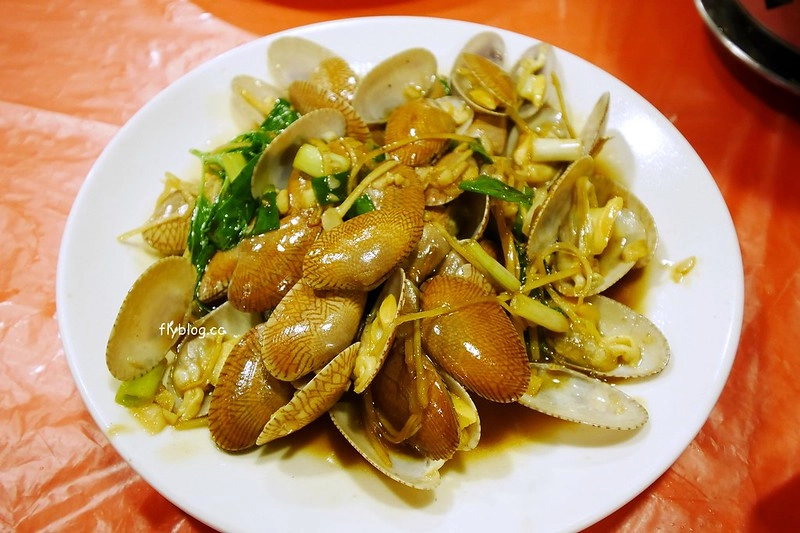 甕老大甕窯雞｜到宜蘭就是要吃道地的台灣小吃，餐點選擇性多而且味道也不錯，多人聚餐的好選擇 @飛天璇的口袋