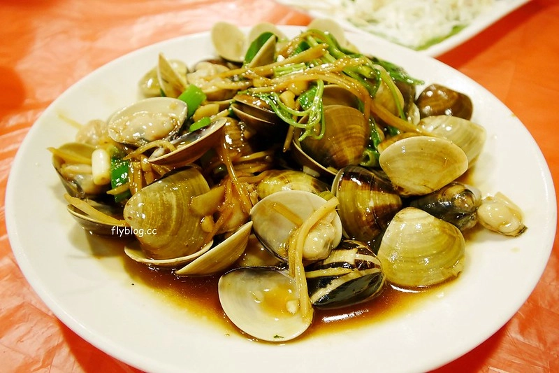 甕老大甕窯雞｜到宜蘭就是要吃道地的台灣小吃，餐點選擇性多而且味道也不錯，多人聚餐的好選擇 @飛天璇的口袋