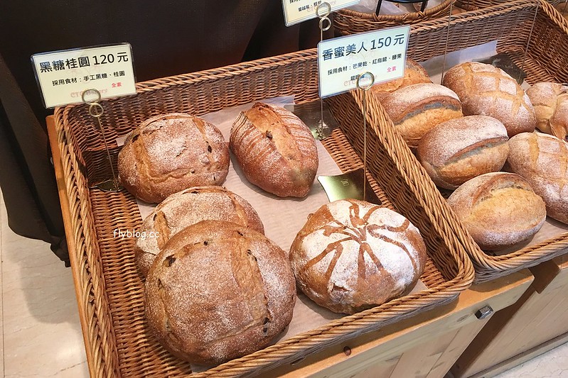 張泰謙麵包｜法國世界盃麵包大師個人賽，有歐式和台式麵包不同選擇，個人最推薦吐司和貝果 @飛天璇的口袋