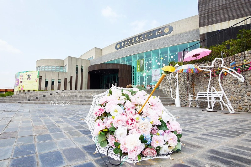 傘亮花博.閃耀台中┃台中太平：台中屯區藝文中心~台IG打卡網美拍照新景點，即日起~12/7展出 @飛天璇的口袋