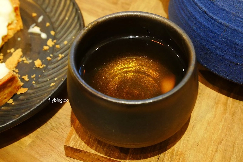 Overture序曲．審計336┃台中西區：台中人氣甜點店進駐草悟道商圈，一樣是老宅的氛圍，有審計新村店限定千層蛋糕 @飛天璇的口袋