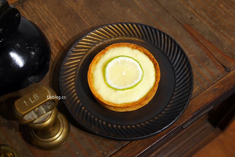 Overture序曲．審計336┃台中西區：台中人氣甜點店進駐草悟道商圈，一樣是老宅的氛圍，有審計新村店限定千層蛋糕 @飛天璇的口袋