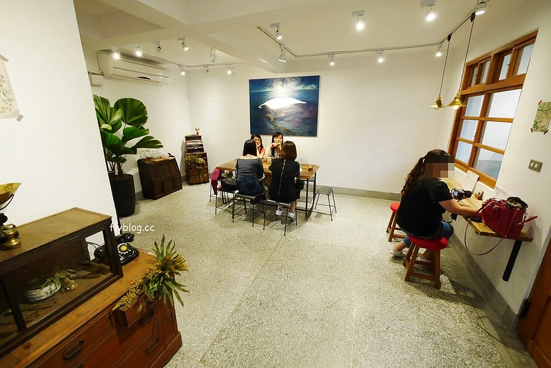 Overture序曲．審計336┃台中西區：台中人氣甜點店進駐草悟道商圈，一樣是老宅的氛圍，有審計新村店限定千層蛋糕 @飛天璇的口袋