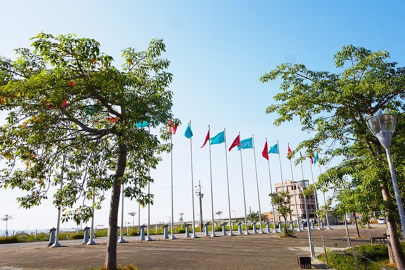 【台中北屯】台中洲際棒球場，台中棒球故事館文創園區，好運來迷你蛋婚宴會館，彩色馬卡龍貨櫃屋，IG打卡拍照和遛小孩的好地方 @飛天璇的口袋