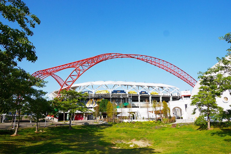 【台中北屯】台中洲際棒球場，台中棒球故事館文創園區，好運來迷你蛋婚宴會館，彩色馬卡龍貨櫃屋，IG打卡拍照和遛小孩的好地方 @飛天璇的口袋