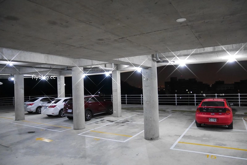 台中北屯｜眺高STAY WITH MOUNTAIN，北屯大坑景觀餐廳，眺望270&deg;的台中屯區夜景 @飛天璇的口袋