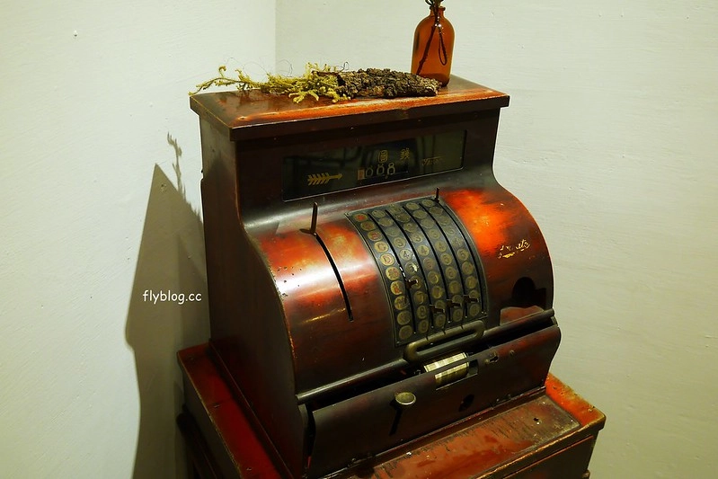 Overture序曲．審計336┃台中西區：台中人氣甜點店進駐草悟道商圈，一樣是老宅的氛圍，有審計新村店限定千層蛋糕 @飛天璇的口袋