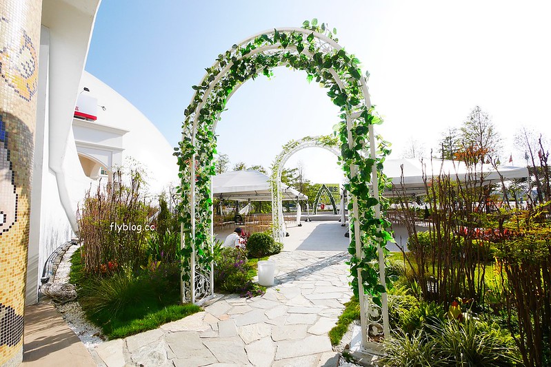 【台中北屯】台中洲際棒球場，台中棒球故事館文創園區，好運來迷你蛋婚宴會館，彩色馬卡龍貨櫃屋，IG打卡拍照和遛小孩的好地方 @飛天璇的口袋