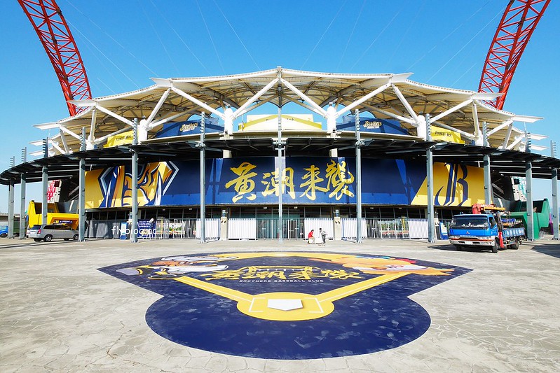 【台中北屯】台中洲際棒球場，台中棒球故事館文創園區，好運來迷你蛋婚宴會館，彩色馬卡龍貨櫃屋，IG打卡拍照和遛小孩的好地方 @飛天璇的口袋