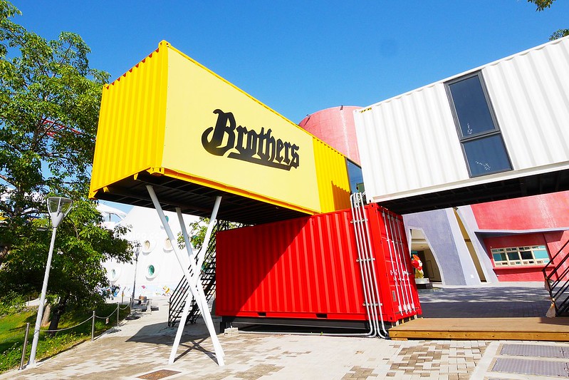 【台中北屯】台中洲際棒球場，台中棒球故事館文創園區，好運來迷你蛋婚宴會館，彩色馬卡龍貨櫃屋，IG打卡拍照和遛小孩的好地方 @飛天璇的口袋