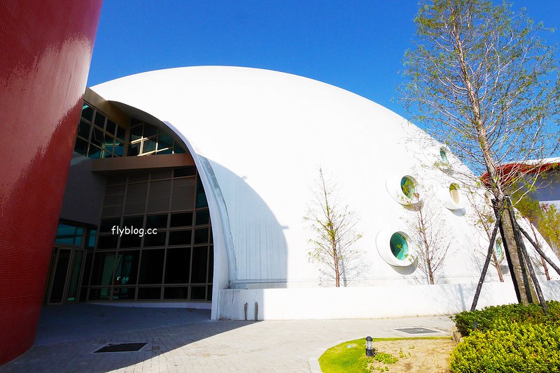 【台中北屯】台中洲際棒球場，台中棒球故事館文創園區，好運來迷你蛋婚宴會館，彩色馬卡龍貨櫃屋，IG打卡拍照和遛小孩的好地方 @飛天璇的口袋