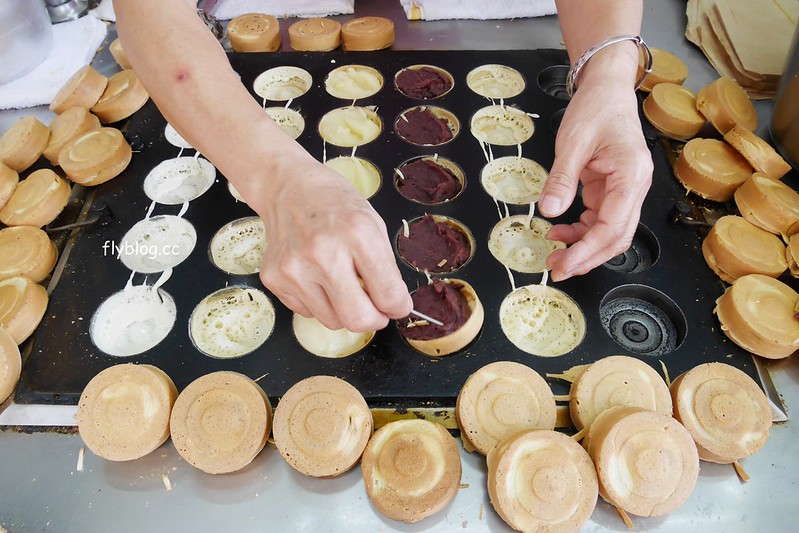 西屯市場紅豆餅┃台中西屯：車輪餅一個只要$5元，在地20年的好味道，有紅豆、奶油、芋頭、蘿蔔絲&hellip;四種口味可以選擇 @飛天璇的口袋