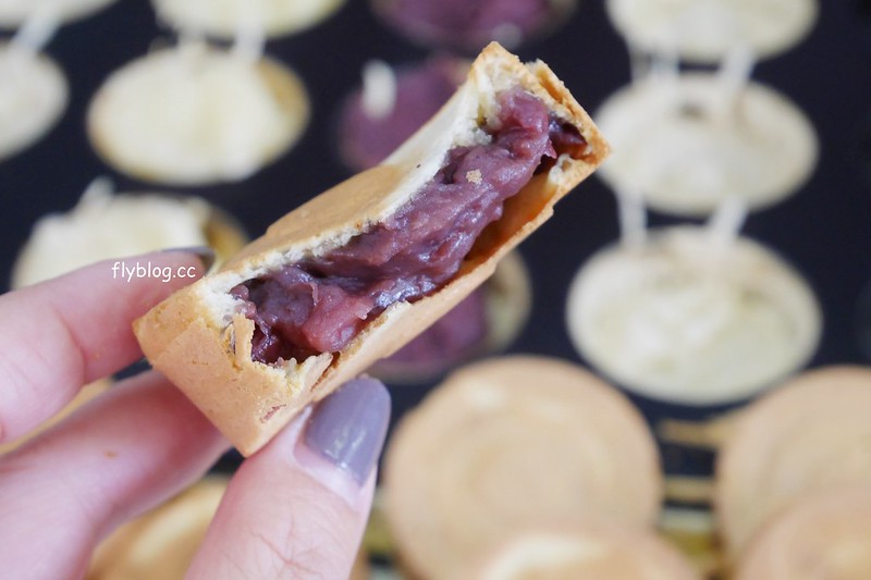 西屯市場紅豆餅┃台中西屯：車輪餅一個只要$5元，在地20年的好味道，有紅豆、奶油、芋頭、蘿蔔絲&hellip;四種口味可以選擇 @飛天璇的口袋