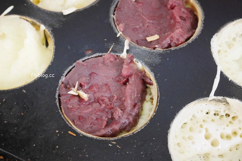 西屯市場紅豆餅┃台中西屯：車輪餅一個只要$5元，在地20年的好味道，有紅豆、奶油、芋頭、蘿蔔絲&hellip;四種口味可以選擇 @飛天璇的口袋