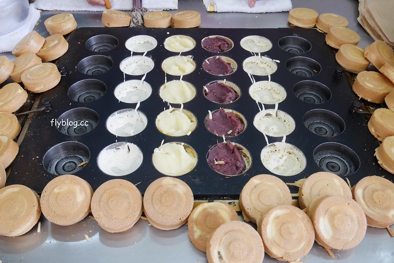 西屯市場紅豆餅┃台中西屯：車輪餅一個只要$5元，在地20年的好味道，有紅豆、奶油、芋頭、蘿蔔絲&hellip;四種口味可以選擇 @飛天璇的口袋