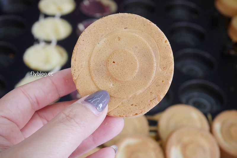 西屯市場紅豆餅┃台中西屯：車輪餅一個只要$5元，在地20年的好味道，有紅豆、奶油、芋頭、蘿蔔絲&hellip;四種口味可以選擇 @飛天璇的口袋