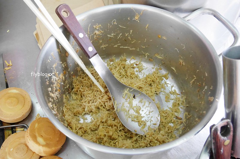 西屯市場紅豆餅┃台中西屯：車輪餅一個只要$5元，在地20年的好味道，有紅豆、奶油、芋頭、蘿蔔絲&hellip;四種口味可以選擇 @飛天璇的口袋