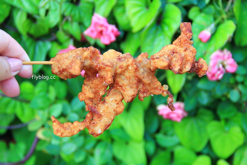 昇龍軒．Shouryuuken┃鳥取美食推薦：1串100日圓的極品炸雞塊，郡家車站前在地飄40年，老闆徒手伸進油鍋拿炸雞好驚人 @飛天璇的口袋