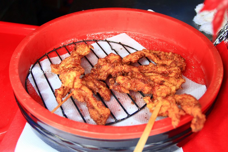 昇龍軒．Shouryuuken┃鳥取美食推薦：1串100日圓的極品炸雞塊，郡家車站前在地飄40年，老闆徒手伸進油鍋拿炸雞好驚人 @飛天璇的口袋