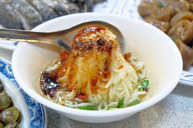 宜蘭鴨肉送｜終於吃到傳說中的布丁麵，小菜的表現更出色，一群人剛好可以點滿一桌 @飛天璇的口袋