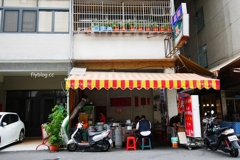 台中西區｜家味現炒．模範街老饕級美食，現點現做的媽媽味，必點麻油蚵仔麵線 @飛天璇的口袋