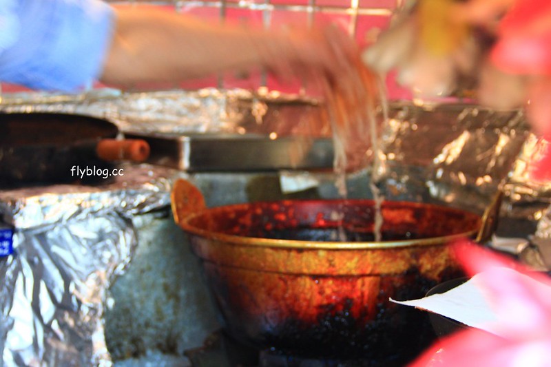 昇龍軒．Shouryuuken┃鳥取美食推薦：1串100日圓的極品炸雞塊，郡家車站前在地飄40年，老闆徒手伸進油鍋拿炸雞好驚人 @飛天璇的口袋