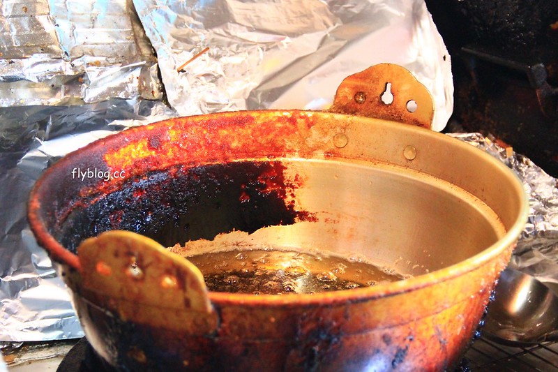 昇龍軒．Shouryuuken┃鳥取美食推薦：1串100日圓的極品炸雞塊，郡家車站前在地飄40年，老闆徒手伸進油鍋拿炸雞好驚人 @飛天璇的口袋