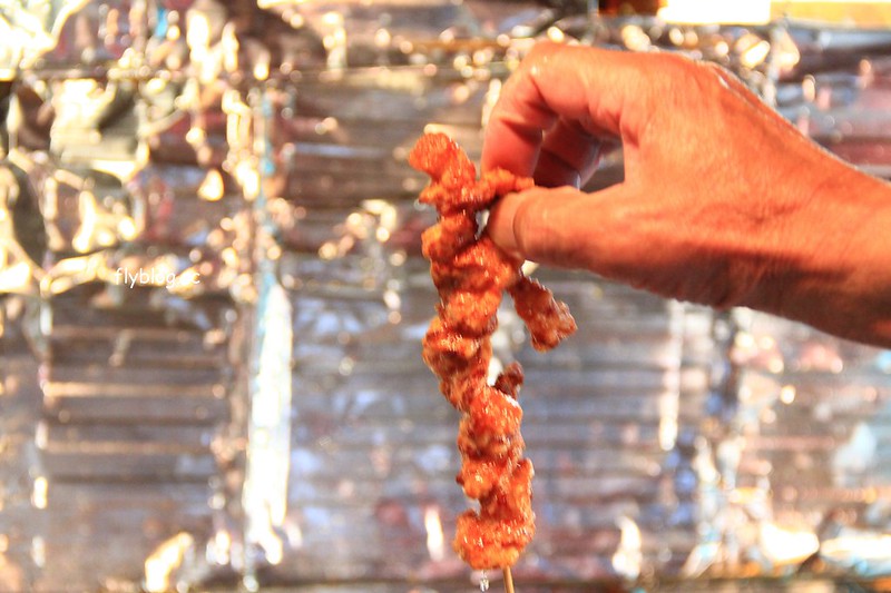 昇龍軒．Shouryuuken┃鳥取美食推薦：1串100日圓的極品炸雞塊，郡家車站前在地飄40年，老闆徒手伸進油鍋拿炸雞好驚人 @飛天璇的口袋