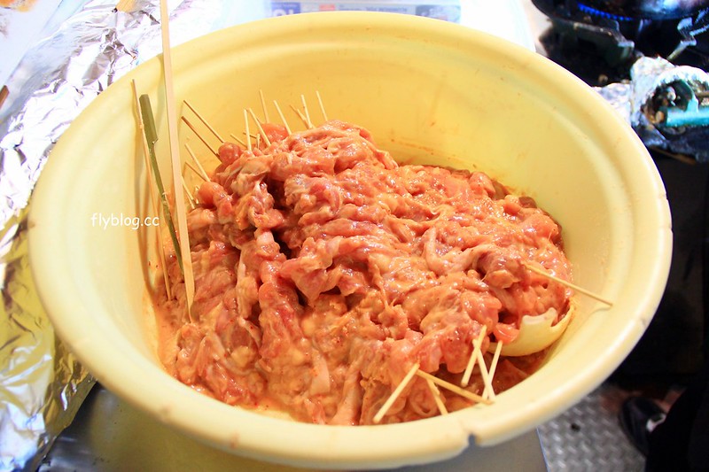 昇龍軒．Shouryuuken┃鳥取美食推薦：1串100日圓的極品炸雞塊，郡家車站前在地飄40年，老闆徒手伸進油鍋拿炸雞好驚人 @飛天璇的口袋