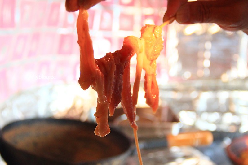 昇龍軒．Shouryuuken┃鳥取美食推薦：1串100日圓的極品炸雞塊，郡家車站前在地飄40年，老闆徒手伸進油鍋拿炸雞好驚人 @飛天璇的口袋