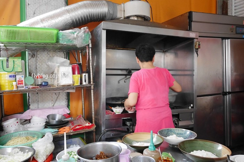 台中西區｜家味現炒．模範街老饕級美食，現點現做的媽媽味，必點麻油蚵仔麵線 @飛天璇的口袋