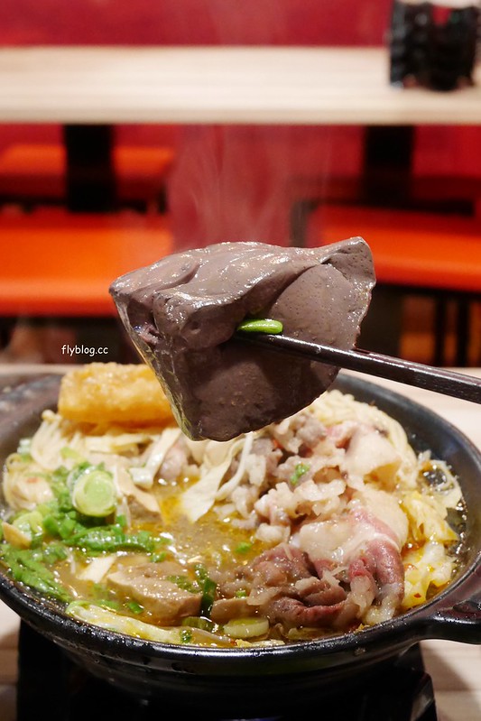 那個鍋．一中店┃台中北區：一個人也可以吃麻辣鍋，還有手工麵無限吃到飽，一中店試賣期間全面5折 @飛天璇的口袋