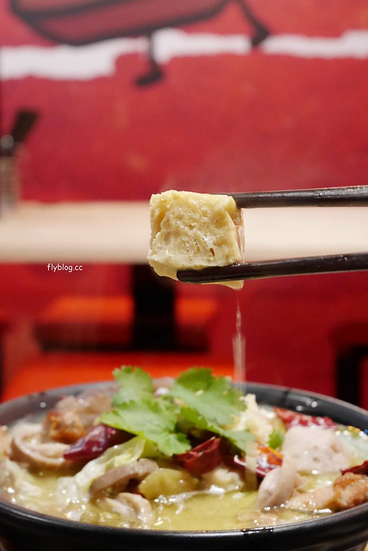 那個鍋．一中店┃台中北區：一個人也可以吃麻辣鍋，還有手工麵無限吃到飽，一中店試賣期間全面5折 @飛天璇的口袋