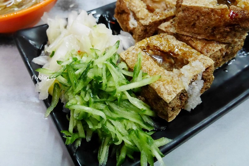 台中北屯｜永留香臭豆腐．鐵皮屋搭建的臭豆腐店，捷運松竹站隱藏版宵夜美食 @飛天璇的口袋