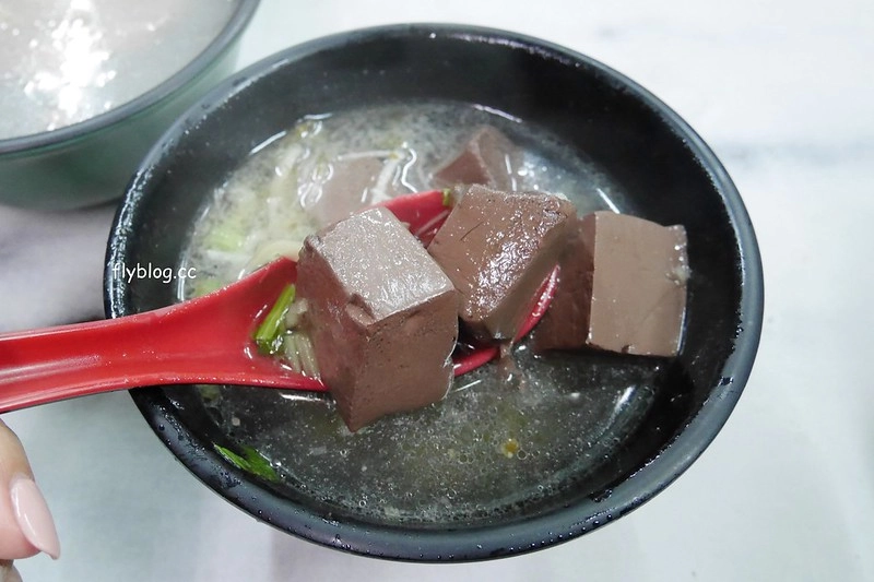 台中北屯｜永留香臭豆腐．鐵皮屋搭建的臭豆腐店，捷運松竹站隱藏版宵夜美食 @飛天璇的口袋