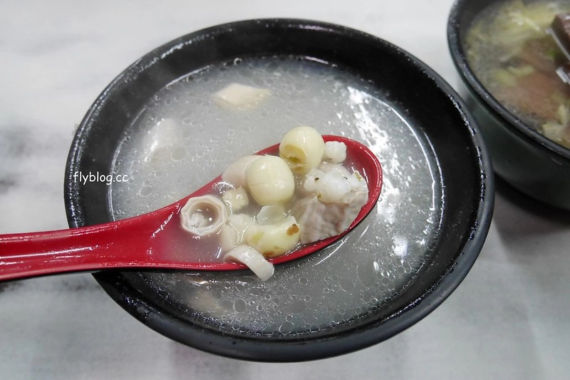 台中北屯｜永留香臭豆腐．鐵皮屋搭建的臭豆腐店，捷運松竹站隱藏版宵夜美食 @飛天璇的口袋