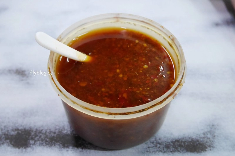 台中北屯｜永留香臭豆腐．鐵皮屋搭建的臭豆腐店，捷運松竹站隱藏版宵夜美食 @飛天璇的口袋