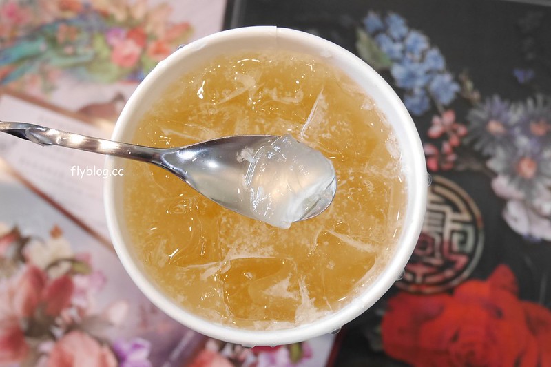 春芳號@河南店┃台中西屯：最療癒的手搖飲料店，11/9(四)進駐逢甲商圈，季節限定聖誕花鹿杯11月中旬全省統一上市 @飛天璇的口袋