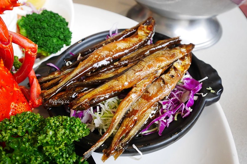 宜蘭蘇澳｜海邊食堂，原豆腐岬17海鮮餐廳，宜蘭在地人也推薦的南方澳美食 @飛天璇的口袋