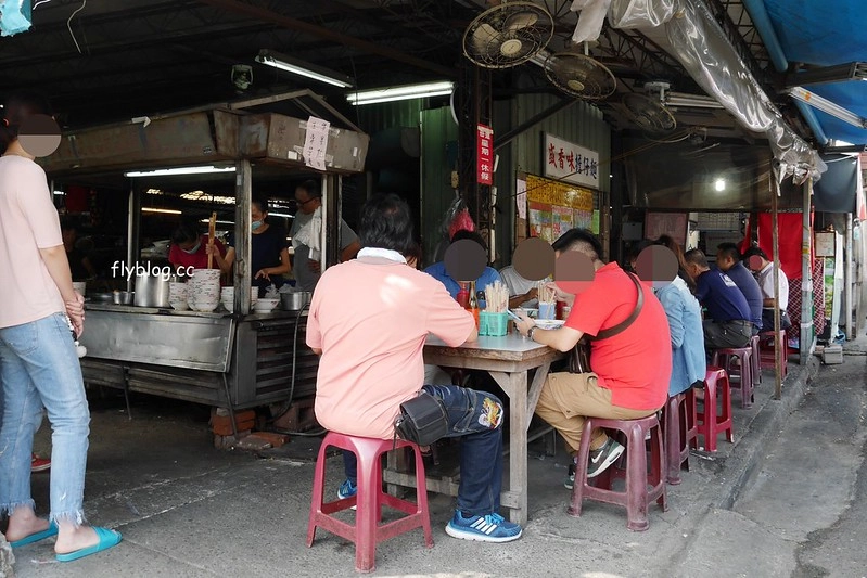 台中西屯｜盛香味擔仔麵．青海路惠來市場裡面，低調不顯眼卻每天大排長龍 @飛天璇的口袋