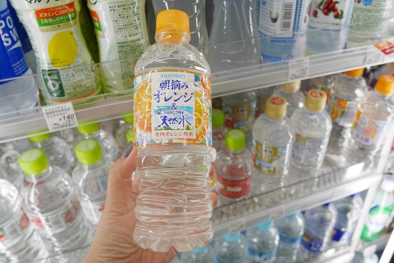 【日本大阪】星巴克透明咖啡~日本：7-11限定星巴克透明氣泡水，還有Suntroy、可口可樂い・ろ・は・す和其他天然水加味礦泉水(氣泡水)比一比 @飛天璇的口袋